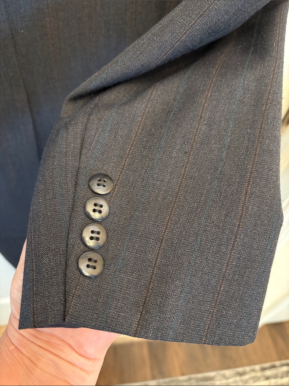 Classic Men's Dark Gray Two-Piece striped Suit - Style 40R x 34” pants - Picture 5 of 15